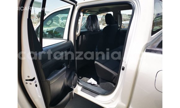 Nunua Imported Toyota Hilux Nyeupe Gari ndani ya Import - Dubai nchini Arusha Nunua Imported Toyota Hilux Nyeupe Gari ndani ya Import - Dubai nchini Arusha