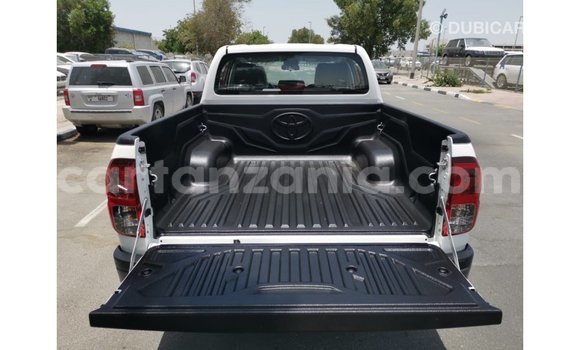 Nunua Imported Toyota Hilux Nyeupe Gari ndani ya Import - Dubai nchini Arusha Nunua Imported Toyota Hilux Nyeupe Gari ndani ya Import - Dubai nchini Arusha