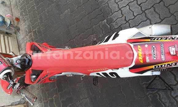 Nunua Ilio tumika Honda CRF Nyekundu Bike ndani ya Arusha nchini Arusha Nunua Ilio tumika Honda CRF Nyekundu Bike ndani ya Arusha nchini Arusha