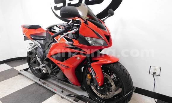 Nunua Ilio tumika Honda CBR 1000 RR Nyekundu Bike ndani ya Dar es Salaam nchini Dar es Salaam Nunua Ilio tumika Honda CBR 1000 RR Nyekundu Bike ndani ya Dar es Salaam nchini Dar es Salaam