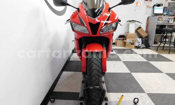 Nunua Ilio tumika Honda CBR 1000 RR Nyekundu Bike ndani ya Dar es Salaam nchini Dar es Salaam Nunua Ilio tumika Honda CBR 1000 RR Nyekundu Bike ndani ya Dar es Salaam nchini Dar es Salaam