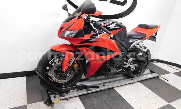 Nunua Ilio tumika Honda CBR 1000 RR Nyekundu Bike ndani ya Dar es Salaam nchini Dar es Salaam Nunua Ilio tumika Honda CBR 1000 RR Nyekundu Bike ndani ya Dar es Salaam nchini Dar es Salaam