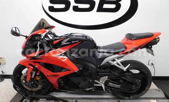 Nunua Ilio tumika Honda CBR 1000 RR Nyekundu Bike ndani ya Dar es Salaam nchini Dar es Salaam Nunua Ilio tumika Honda CBR 1000 RR Nyekundu Bike ndani ya Dar es Salaam nchini Dar es Salaam