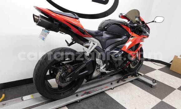 Nunua Ilio tumika Honda CBR 1000 RR Nyekundu Bike ndani ya Dar es Salaam nchini Dar es Salaam Nunua Ilio tumika Honda CBR 1000 RR Nyekundu Bike ndani ya Dar es Salaam nchini Dar es Salaam