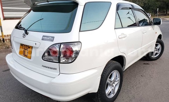 Buy Used Toyota Harrier White Car in Dar es Salaam in Dar es Salaam
