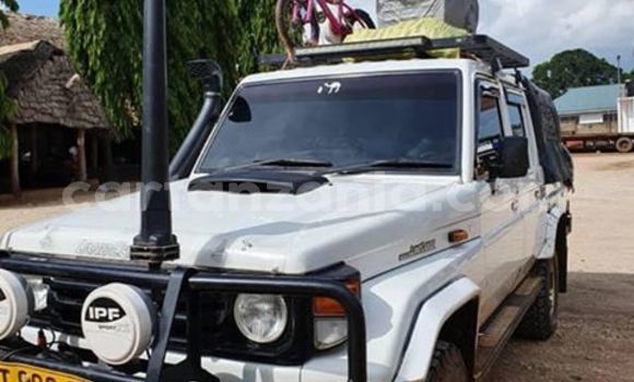 Buy Used Toyota Land Cruiser White Car in Dar es Salaam in Dar es Salaam