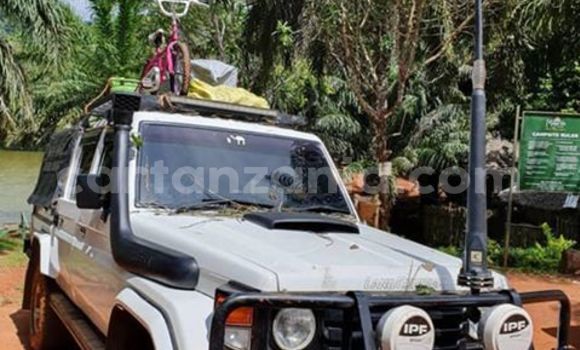 Buy Used Toyota Land Cruiser White Car in Dar es Salaam in Dar es Salaam Buy Used Toyota Land Cruiser White Car in Dar es Salaam in Dar es Salaam