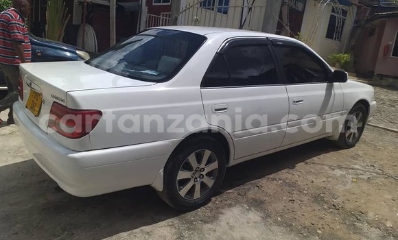 Nunua Ilio tumika Toyota Carina Nyeupe Gari ndani ya Dar es Salaam nchini Dar es Salaam