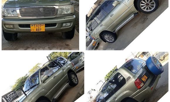 Buy Used Toyota Land Cruiser Green Car in Dar es Salaam in Dar es Salaam