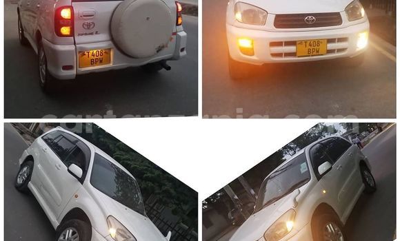 Nunua Ilio tumika Toyota RAV4 Nyeupe Gari ndani ya Dar es Salaam nchini Dar es Salaam