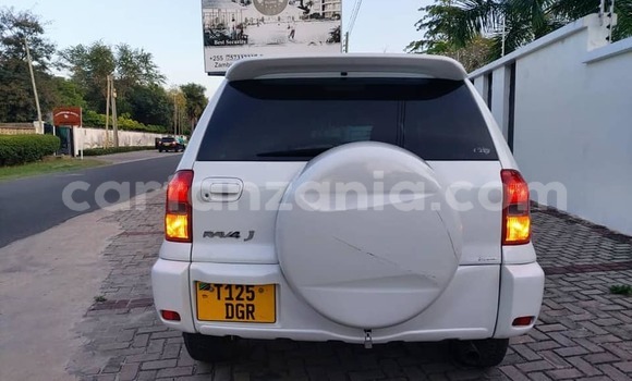 Buy Used Toyota RAV4 White Car in Dar es Salaam in Dar es Salaam Buy Used Toyota RAV4 White Car in Dar es Salaam in Dar es Salaam