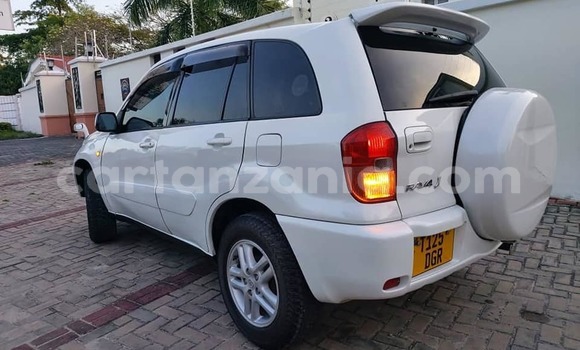 Buy Used Toyota RAV4 White Car in Dar es Salaam in Dar es Salaam Buy Used Toyota RAV4 White Car in Dar es Salaam in Dar es Salaam