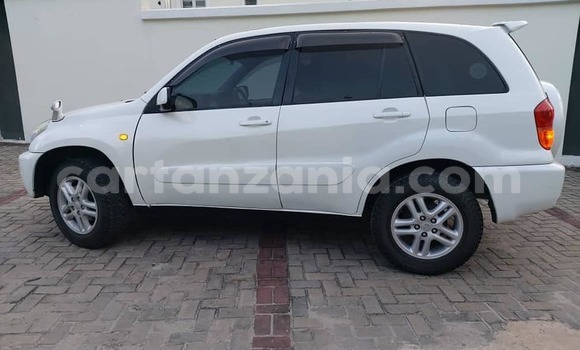 Buy Used Toyota RAV4 White Car in Dar es Salaam in Dar es Salaam Buy Used Toyota RAV4 White Car in Dar es Salaam in Dar es Salaam