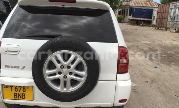 Buy Used Toyota RAV4 White Car in Dar es Salaam in Dar es Salaam Buy Used Toyota RAV4 White Car in Dar es Salaam in Dar es Salaam