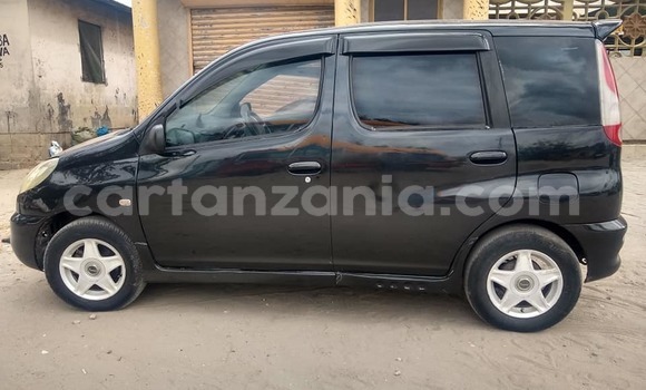 Nunua Ilio tumika Toyota FunCargo Nyeusi Gari ndani ya Dar es Salaam nchini Dar es Salaam