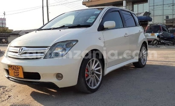 Buy Used Toyota IST White Car in Dar es Salaam in Dar es Salaam