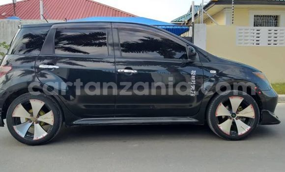 Nunua Ilio tumika Toyota IST Nyeusi Gari ndani ya Dar es Salaam nchini Dar es Salaam