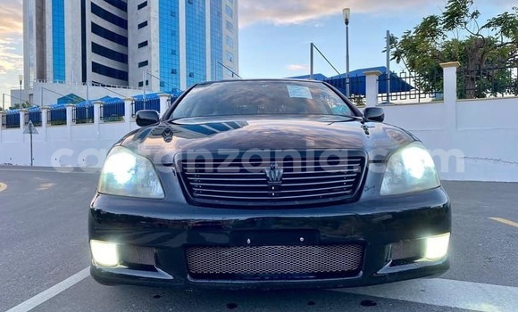 Nunua Ilio tumika Toyota Crown Nyeusi Gari ndani ya Dar es Salaam nchini Dar es Salaam
