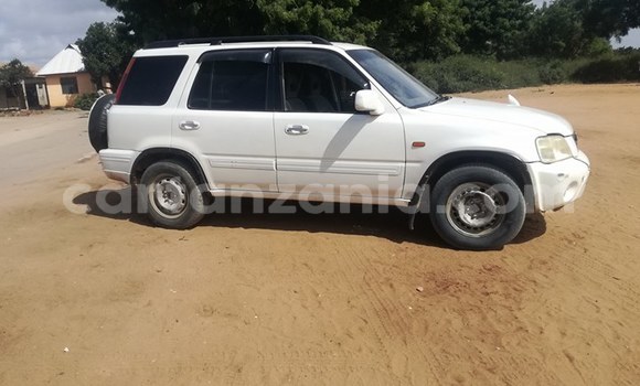 Buy Used Honda CR-V White Car in Dar es Salaam in Dar es Salaam Buy Used Honda CR-V White Car in Dar es Salaam in Dar es Salaam