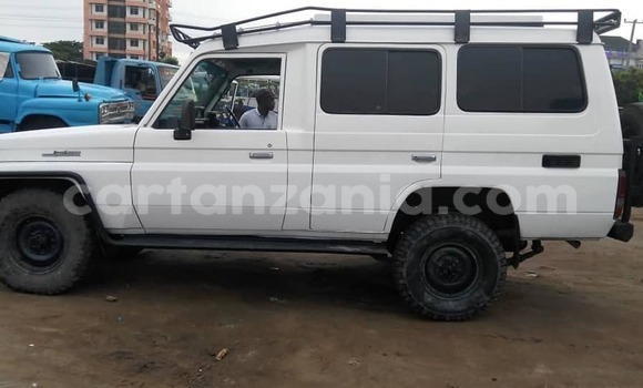 Buy Used Toyota Land Cruiser White Car in Dar es Salaam in Dar es Salaam Buy Used Toyota Land Cruiser White Car in Dar es Salaam in Dar es Salaam
