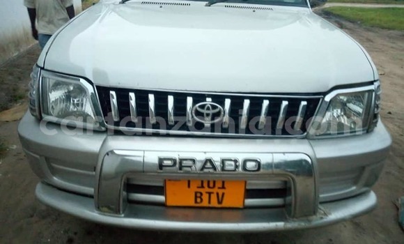 Nunua Ilio tumika Toyota Land Cruiser Prado Fedha Gari ndani ya Dar es Salaam nchini Dar es Salaam