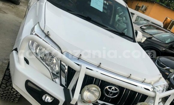 Nunua Ilio tumika Toyota Land Cruiser Prado Nyeupe Gari ndani ya Dar es Salaam nchini Dar es Salaam