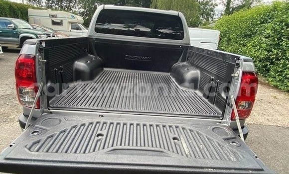 Nunua Ilio tumika Toyota Hilux Beige Gari ndani ya Dar es Salaam nchini Dar es Salaam Nunua Ilio tumika Toyota Hilux Beige Gari ndani ya Dar es Salaam nchini Dar es Salaam