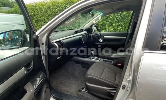Nunua Ilio tumika Toyota Hilux Beige Gari ndani ya Dar es Salaam nchini Dar es Salaam Nunua Ilio tumika Toyota Hilux Beige Gari ndani ya Dar es Salaam nchini Dar es Salaam