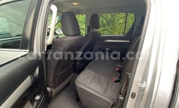 Nunua Ilio tumika Toyota Hilux Beige Gari ndani ya Dar es Salaam nchini Dar es Salaam Nunua Ilio tumika Toyota Hilux Beige Gari ndani ya Dar es Salaam nchini Dar es Salaam