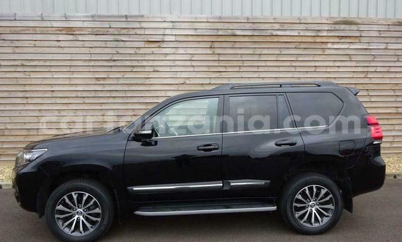 Nunua Ilio tumika Toyota Land Cruiser Prado Nyeusi Gari ndani ya Dar es Salaam nchini Dar es Salaam