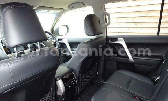 Nunua Ilio tumika Toyota Land Cruiser Prado Nyeusi Gari ndani ya Dar es Salaam nchini Dar es Salaam Nunua Ilio tumika Toyota Land Cruiser Prado Nyeusi Gari ndani ya Dar es Salaam nchini Dar es Salaam
