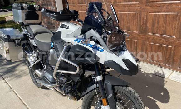 Nunua Ilio tumika BMW R1200GS Adventure Beige Bike ndani ya Dar es Salaam nchini Dar es Salaam Nunua Ilio tumika BMW R1200GS Adventure Beige Bike ndani ya Dar es Salaam nchini Dar es Salaam