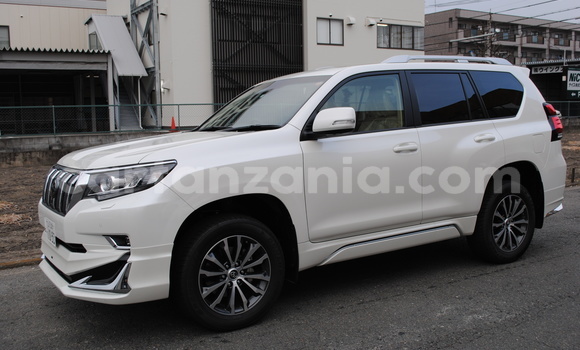 Nunua Ilio tumika Toyota Land Cruiser Prado Nyeupe Gari ndani ya Dar es Salaam nchini Dar es Salaam Nunua Ilio tumika Toyota Land Cruiser Prado Nyeupe Gari ndani ya Dar es Salaam nchini Dar es Salaam