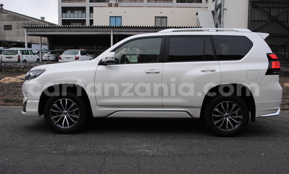 Nunua Ilio tumika Toyota Land Cruiser Prado Nyeupe Gari ndani ya Dar es Salaam nchini Dar es Salaam Nunua Ilio tumika Toyota Land Cruiser Prado Nyeupe Gari ndani ya Dar es Salaam nchini Dar es Salaam
