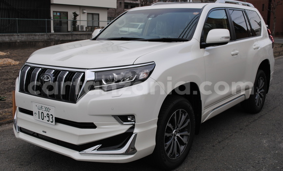 Nunua Ilio tumika Toyota Land Cruiser Prado Nyeupe Gari ndani ya Dar es Salaam nchini Dar es Salaam Nunua Ilio tumika Toyota Land Cruiser Prado Nyeupe Gari ndani ya Dar es Salaam nchini Dar es Salaam