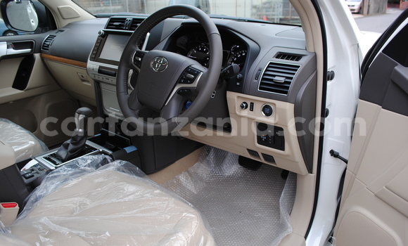 Nunua Ilio tumika Toyota Land Cruiser Prado Nyeupe Gari ndani ya Dar es Salaam nchini Dar es Salaam Nunua Ilio tumika Toyota Land Cruiser Prado Nyeupe Gari ndani ya Dar es Salaam nchini Dar es Salaam
