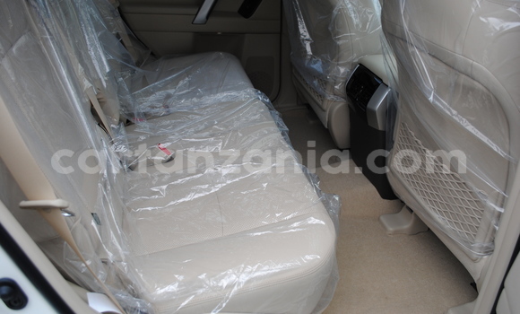 Nunua Ilio tumika Toyota Land Cruiser Prado Nyeupe Gari ndani ya Dar es Salaam nchini Dar es Salaam Nunua Ilio tumika Toyota Land Cruiser Prado Nyeupe Gari ndani ya Dar es Salaam nchini Dar es Salaam