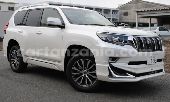 Nunua Ilio tumika Toyota Land Cruiser Prado Nyeupe Gari ndani ya Dar es Salaam nchini Dar es Salaam Nunua Ilio tumika Toyota Land Cruiser Prado Nyeupe Gari ndani ya Dar es Salaam nchini Dar es Salaam