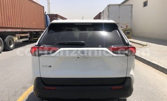 Nunua Ilio tumika Toyota RAV4 Nyeupe Gari ndani ya Dar es Salaam nchini Dar es Salaam Nunua Ilio tumika Toyota RAV4 Nyeupe Gari ndani ya Dar es Salaam nchini Dar es Salaam