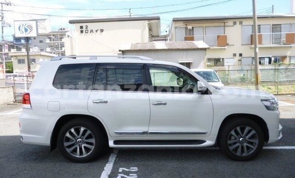 Buy Used Toyota Land Cruiser White Car in Dar es Salaam in Dar es Salaam