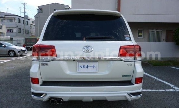 Nunua Ilio tumika Toyota Land Cruiser Nyeupe Gari ndani ya Dar es Salaam nchini Dar es Salaam Nunua Ilio tumika Toyota Land Cruiser Nyeupe Gari ndani ya Dar es Salaam nchini Dar es Salaam
