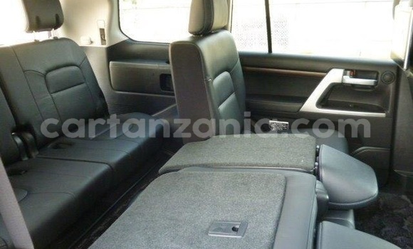 Nunua Ilio tumika Toyota Land Cruiser Nyeupe Gari ndani ya Dar es Salaam nchini Dar es Salaam Nunua Ilio tumika Toyota Land Cruiser Nyeupe Gari ndani ya Dar es Salaam nchini Dar es Salaam