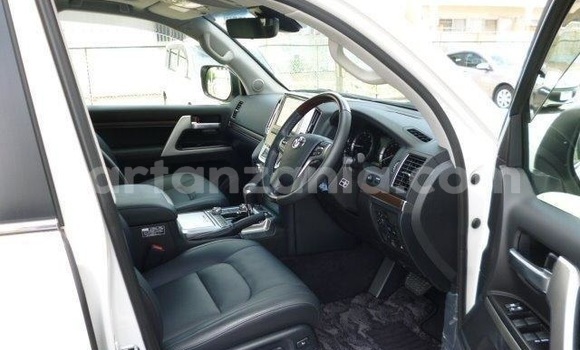 Nunua Ilio tumika Toyota Land Cruiser Nyeupe Gari ndani ya Dar es Salaam nchini Dar es Salaam Nunua Ilio tumika Toyota Land Cruiser Nyeupe Gari ndani ya Dar es Salaam nchini Dar es Salaam