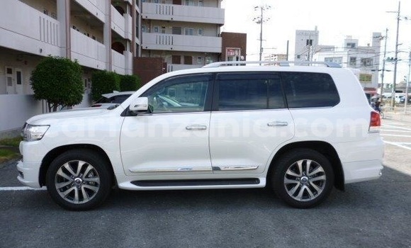 Nunua Ilio tumika Toyota Land Cruiser Nyeupe Gari ndani ya Dar es Salaam nchini Dar es Salaam Nunua Ilio tumika Toyota Land Cruiser Nyeupe Gari ndani ya Dar es Salaam nchini Dar es Salaam