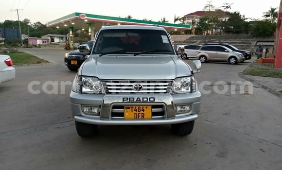 Nunua Ilio tumika Toyota Land Cruiser Prado Fedha Gari ndani ya Dar es Salaam nchini Dar es Salaam