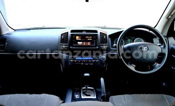 Nunua Ilio tumika Toyota Land Cruiser Nyeupe Gari ndani ya Dar es Salaam nchini Dar es Salaam Nunua Ilio tumika Toyota Land Cruiser Nyeupe Gari ndani ya Dar es Salaam nchini Dar es Salaam