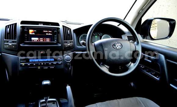 Nunua Ilio tumika Toyota Land Cruiser Nyeupe Gari ndani ya Dar es Salaam nchini Dar es Salaam Nunua Ilio tumika Toyota Land Cruiser Nyeupe Gari ndani ya Dar es Salaam nchini Dar es Salaam