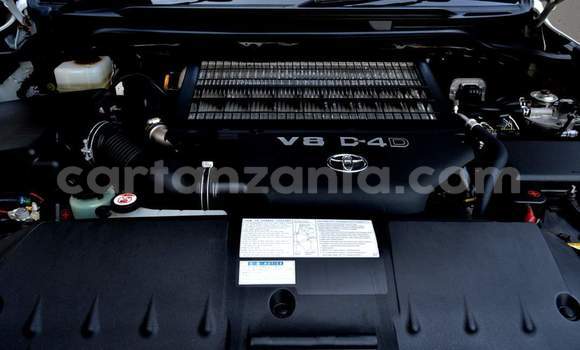 Nunua Ilio tumika Toyota Land Cruiser Nyeupe Gari ndani ya Dar es Salaam nchini Dar es Salaam Nunua Ilio tumika Toyota Land Cruiser Nyeupe Gari ndani ya Dar es Salaam nchini Dar es Salaam