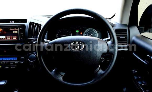 Nunua Ilio tumika Toyota Land Cruiser Nyeupe Gari ndani ya Dar es Salaam nchini Dar es Salaam Nunua Ilio tumika Toyota Land Cruiser Nyeupe Gari ndani ya Dar es Salaam nchini Dar es Salaam