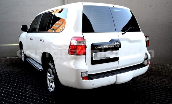 Nunua Ilio tumika Toyota Land Cruiser Nyeupe Gari ndani ya Dar es Salaam nchini Dar es Salaam Nunua Ilio tumika Toyota Land Cruiser Nyeupe Gari ndani ya Dar es Salaam nchini Dar es Salaam